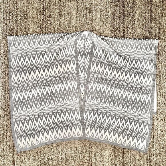 Calvin Klein Womens Grey White Pattern Scarf Shawl - Picture 3 of 8